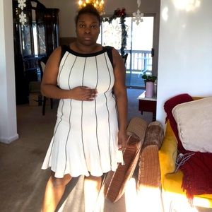 Sandra Darren Cream and black sleeveless flared dress